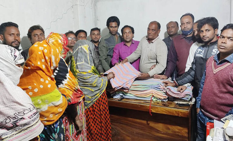 নিরাপদ সড়ক চাই বগুড়া জেলা শাখার উদ্যোগে মহাস্থানে শীতবস্ত্র বিতরণ (ভিডিও)