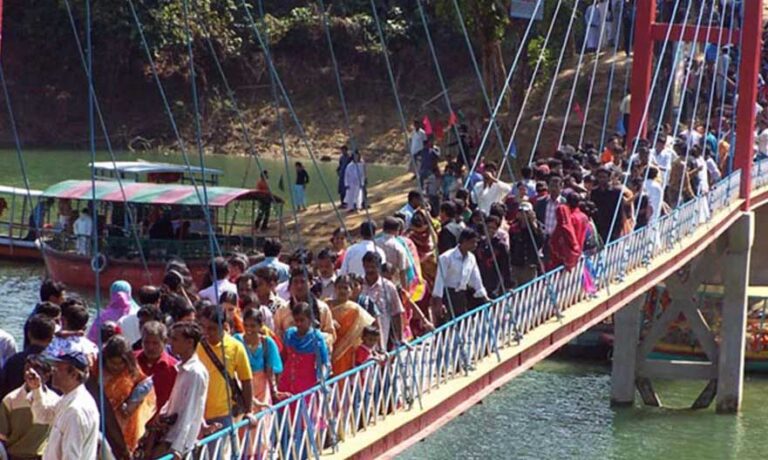 টানা দুই দিনের ছুটিতে দূর-দূরান্ত থেকে পাহাড়ে আসছে দেশি-বিদেশি পর্যটক