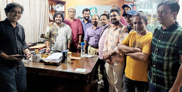 ‘মৌসুমী ইস্যু ইন্ডাস্ট্রির খুব ক্ষতি করেছে’: ইলিয়াস কাঞ্চনের সাথে সাংবাদিকদের মতিবিনিময় সভা ‘মৌসুমী ইস্যু ইন্ডাস্ট্রির খুব ক্ষতি করেছে’: ইলিয়াস কাঞ্চনের সাথে সাংবাদিকদের মতিবিনিময় সভা