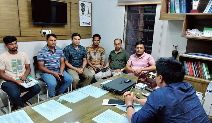 শিবগঞ্জে ওসি’র সাথে নিরাপদ সড়ক চাই উপজেলা শাখার মতবিনিময়