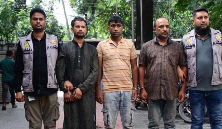 ডিবি পুলিশকে লক্ষ্য করে গুলি, শীর্ষ সন্ত্রাসী শুটার বাপ্পিসহ গ্রেফতার ৩