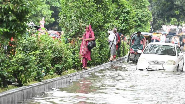 রাজধানীতে ৯ ঘণ্টায় ১০৫ মিলিমিটার বৃষ্টিপাত